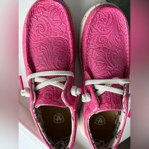Ariat Pink Embossed sz 6 shoes